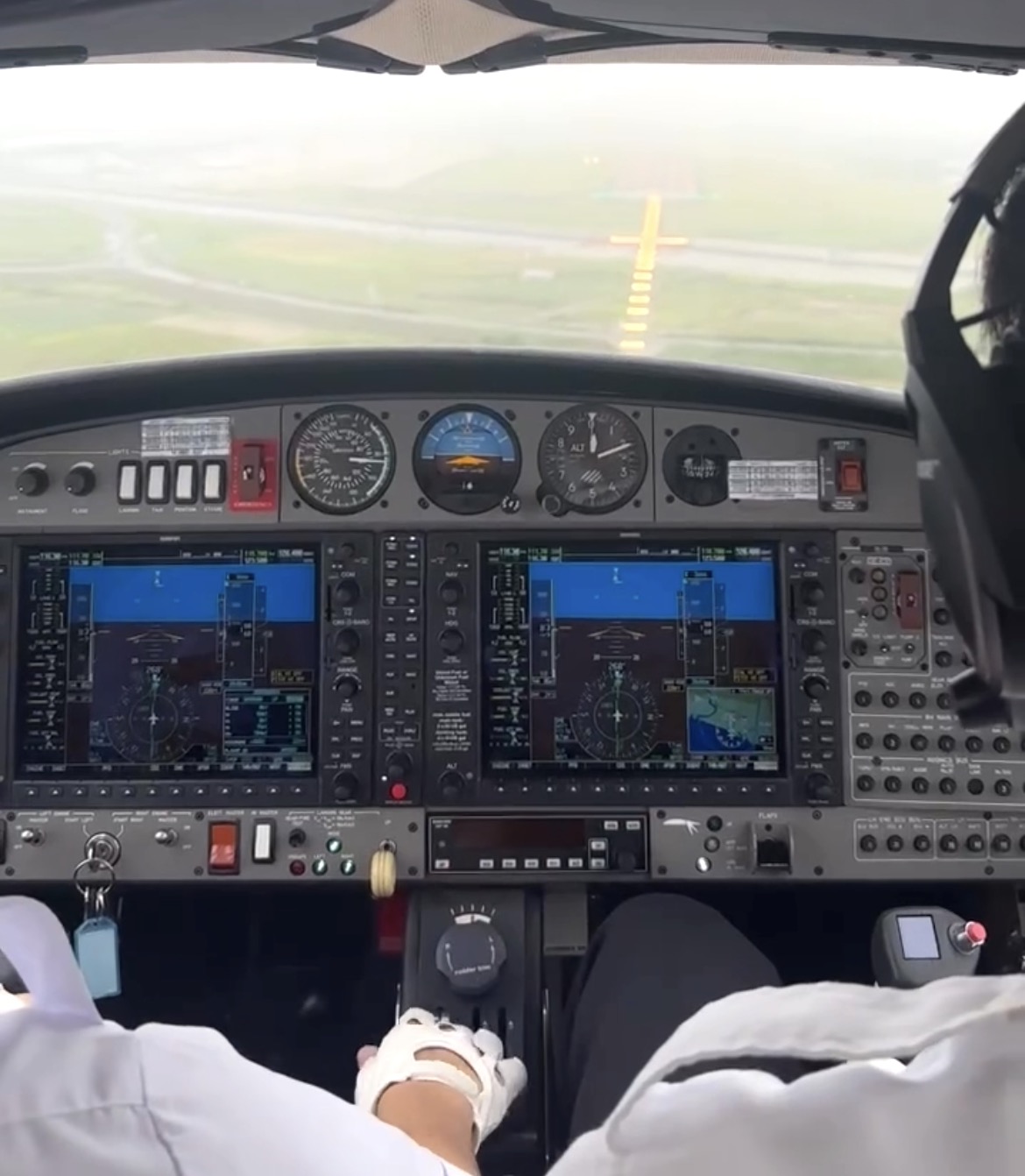 G1000